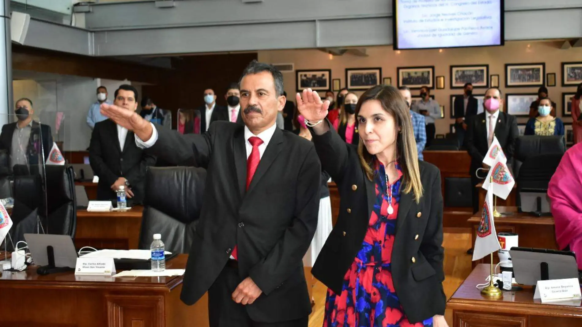 toma protesta en congreso